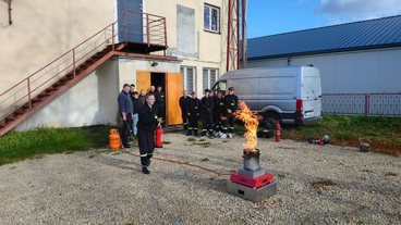 Młodzieżówka OSP Mokrsko ćwiczyła w praktyce zwalczanie pożarów